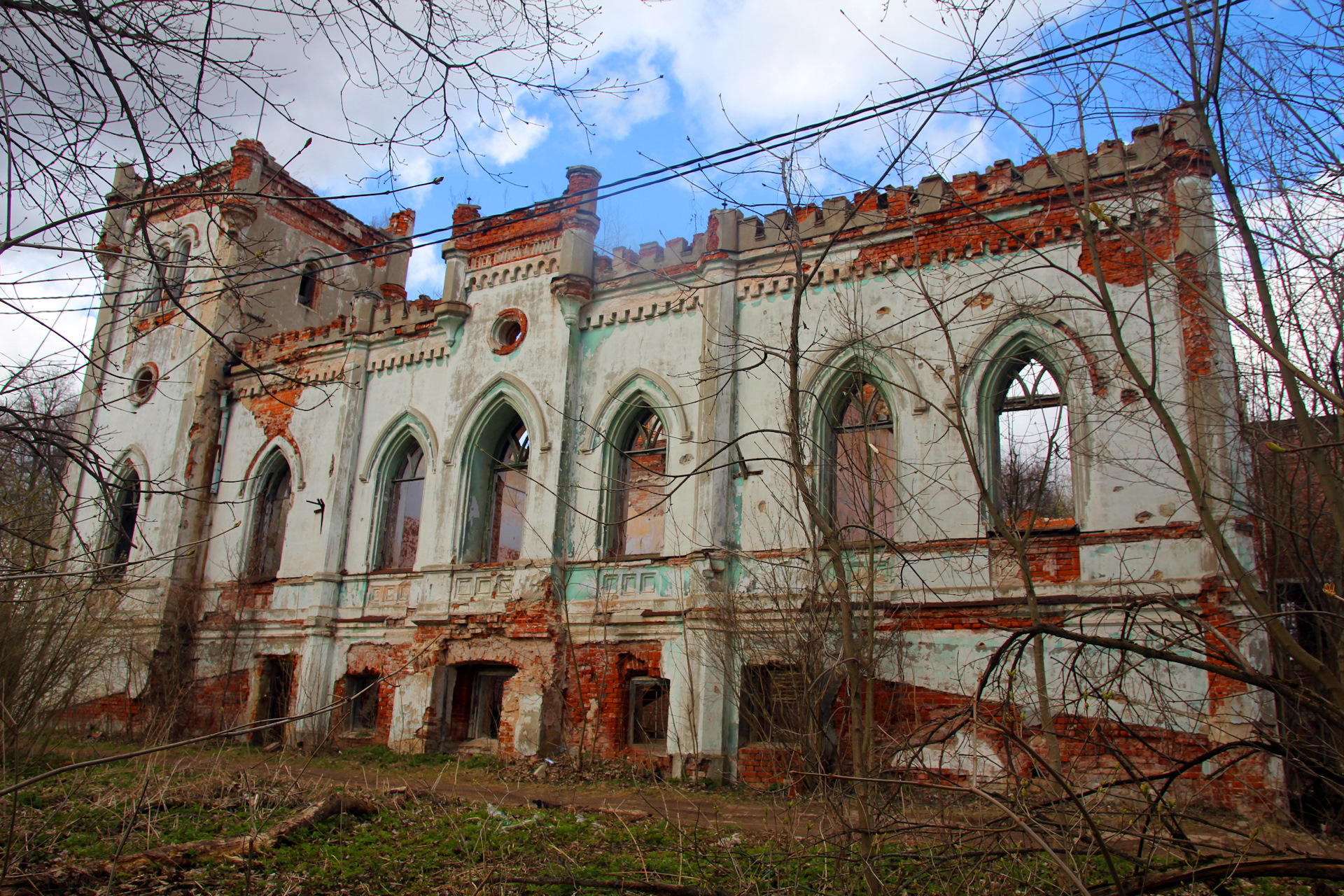 Восстановление замка в посёлке Колосово города Алексин