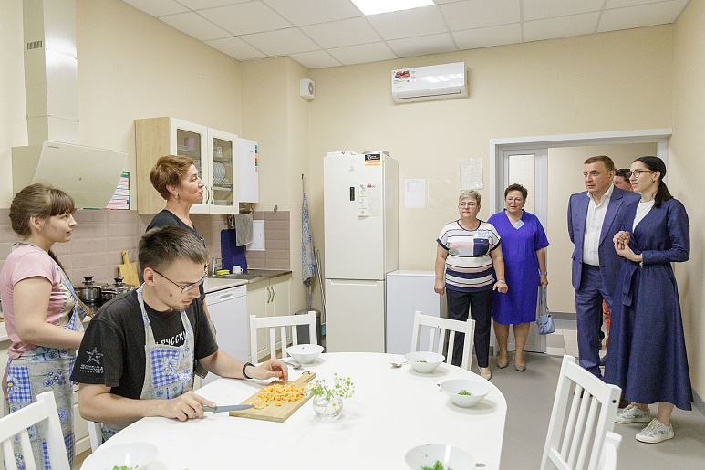 Алексей Дюмин посетил новый центр адаптации и социализации молодых инвалидов