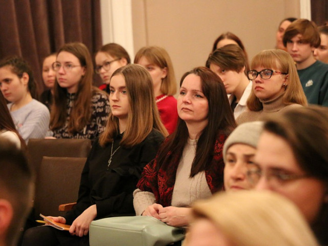 Школьникам Новомосковска рассказали о перспективах работы в медицине