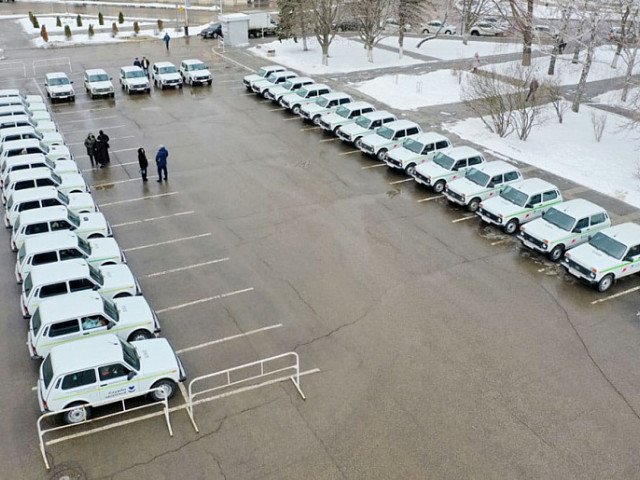 Алексей Дюмин передал автомобили медучреждениям Тульской области