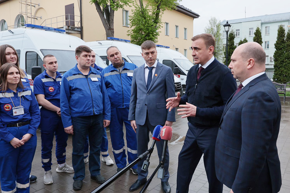 Губернатор Алексей Дюмин поздравил работников скорой помощи с профессиональным праздником