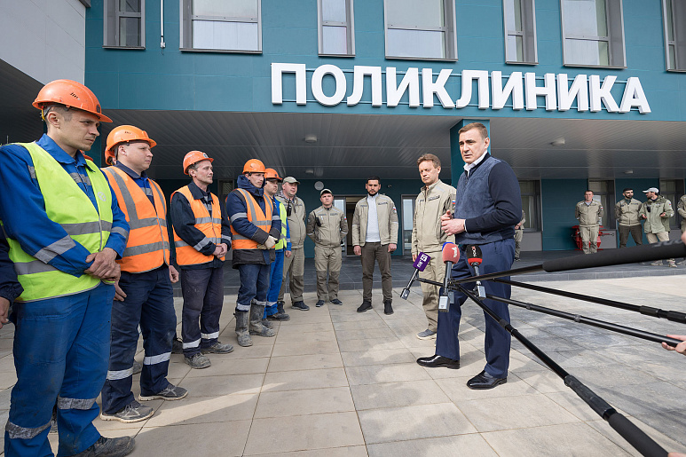 Губернатор Алексей Дюмин проинспектировал строительство онкоцентра